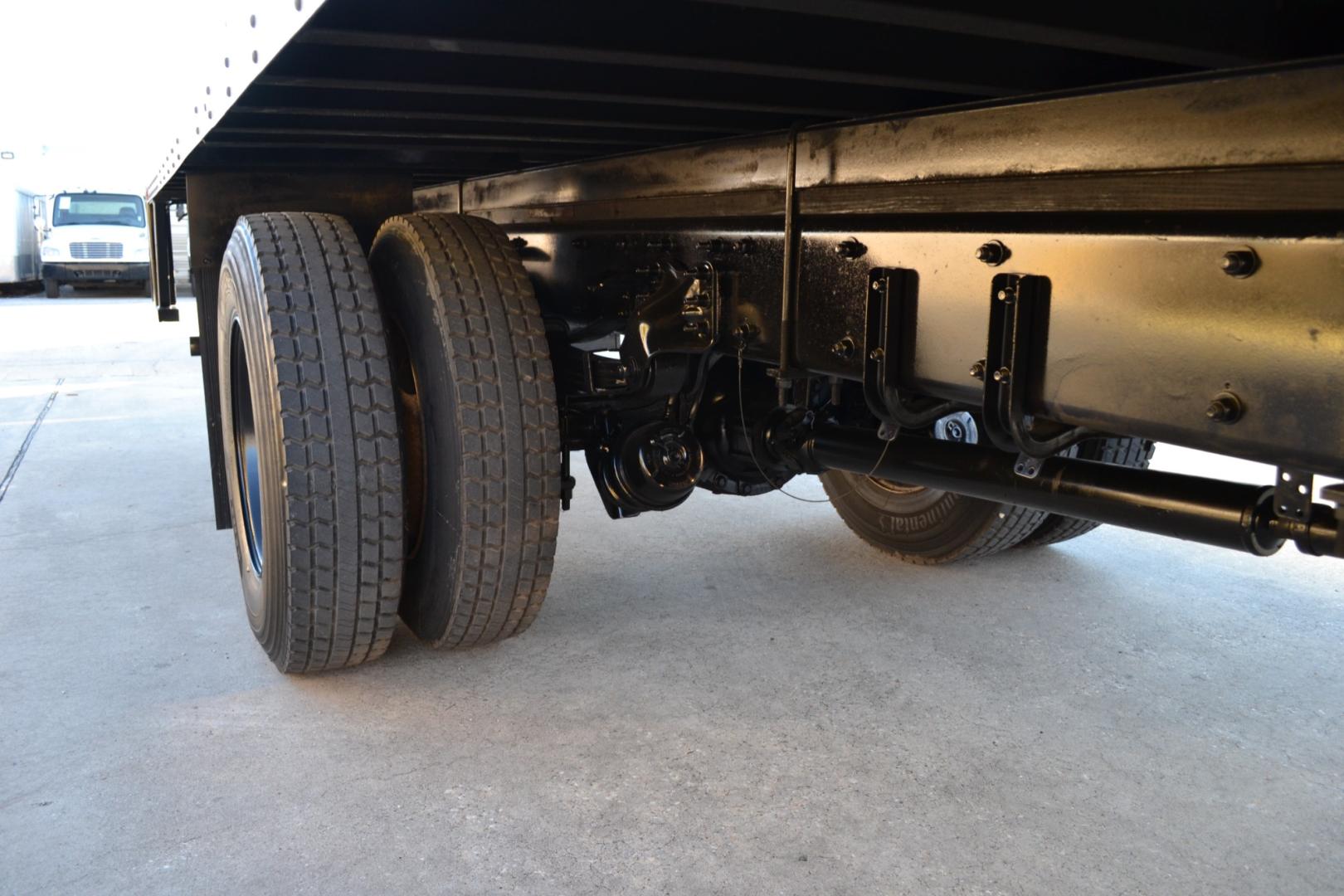 2016 WHITE /BLACK FREIGHTLINER M2-106 with an CUMMINS ISL 8.9L 280HP engine, ALLISON 3000HS AUTOMATIC transmission, located at 9172 North Fwy, Houston, TX, 77037, (713) 910-6868, 29.887470, -95.411903 - Photo#7